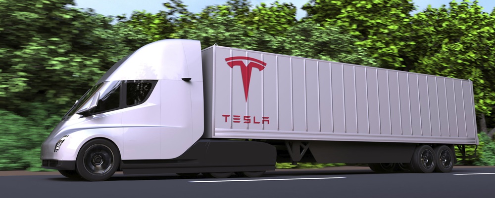 Tesla va incepe livrarile primelor camioane electrice